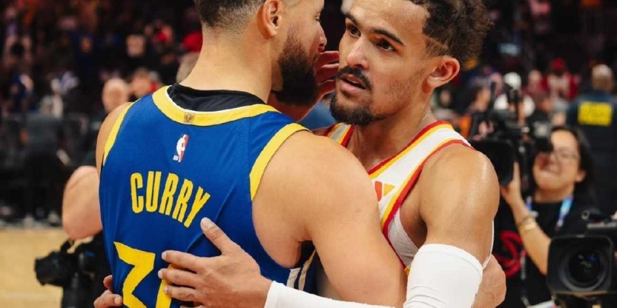 Stephen Curry Offers Words of Encouragement to Trae Young After All-Star Snub